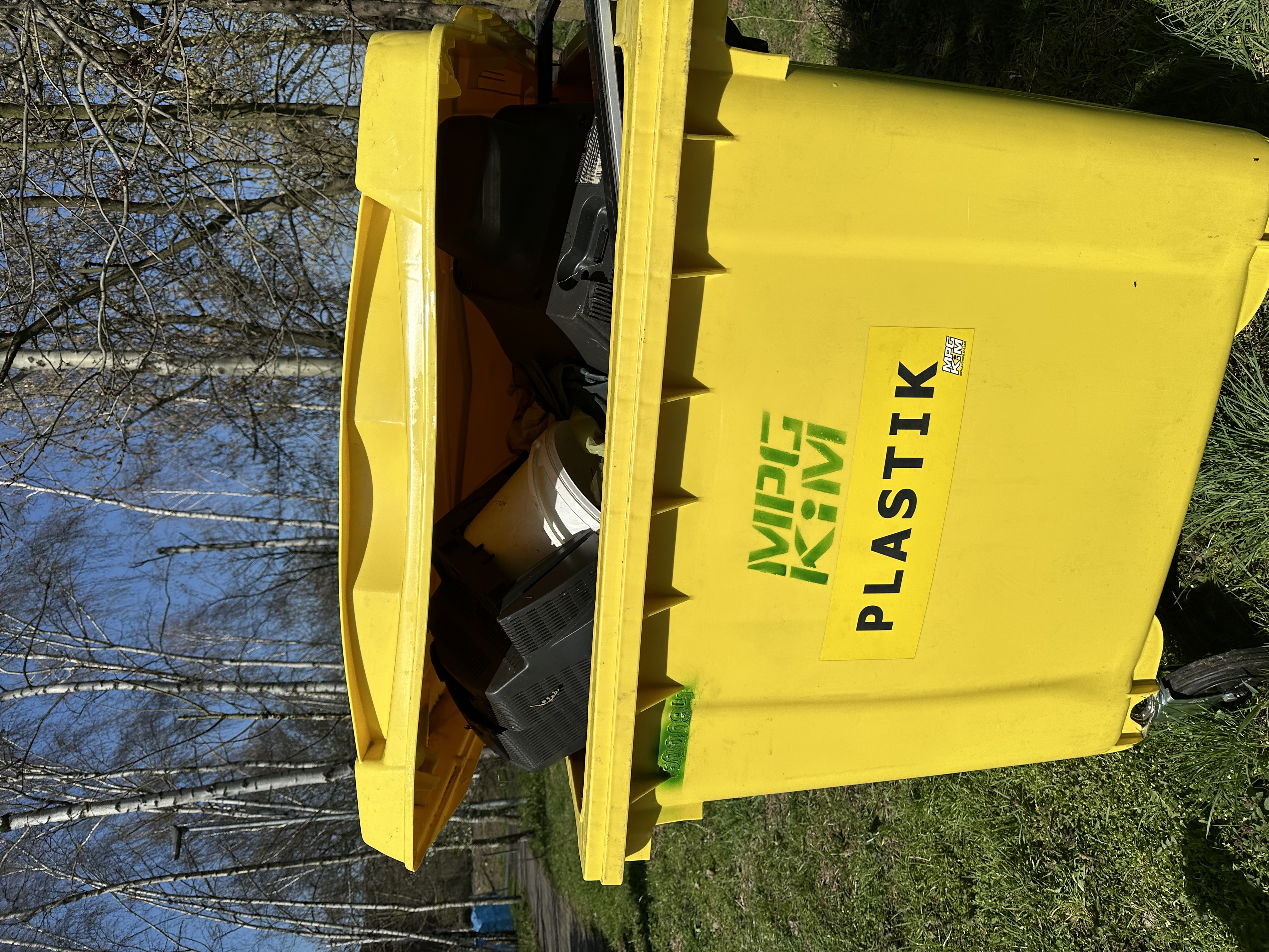 Zdjęcie pojemnik na plastik.jpeg